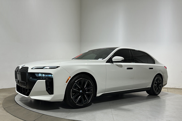 2023 BMW 7 Series 740i
