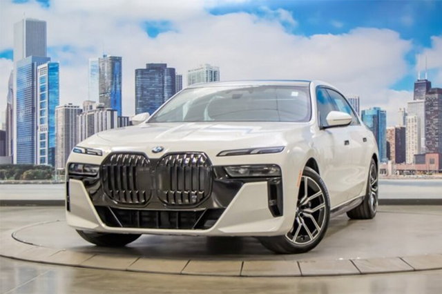 2023 BMW 740i Sedan