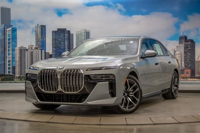 2023 BMW 760i xDrive Sedan