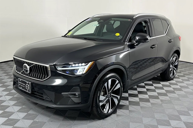 2023 Volvo XC40 B5 AWD Plus Bright SUV