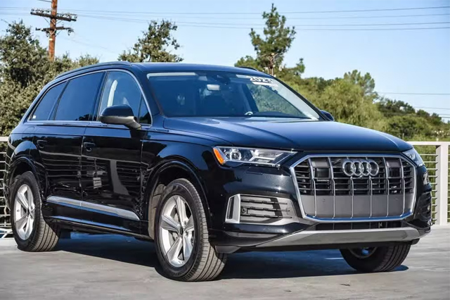 2023 Audi Q7 45 Premium Plus