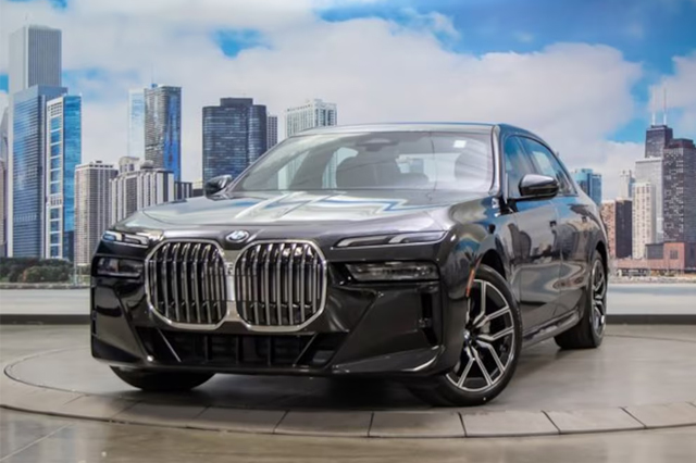 2023 BMW 740i Sedan