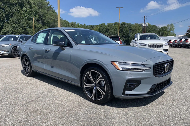 2024 Volvo S60 Core Dark Theme Sedan