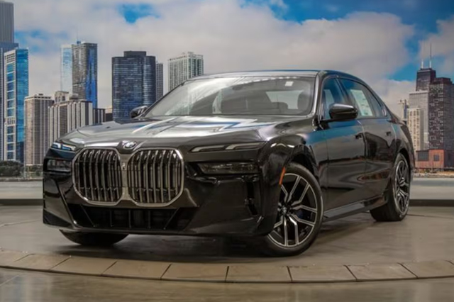 2023 BMW 760i xDrive Sedan