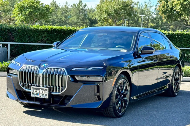 2023 BMW i7 xDrive60 M Sport Package Sedan