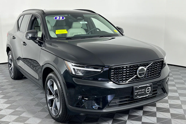 2023 Volvo XC40 B5 AWD Plus Dark SUV