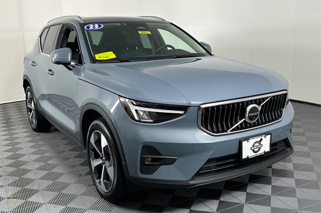 2023 Volvo XC40 B5 Plus Bright Theme SUV