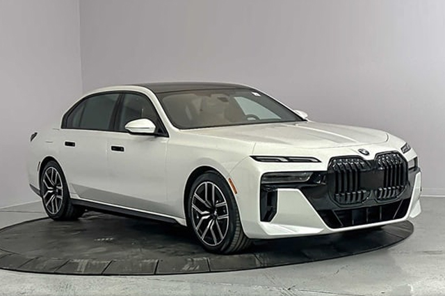 2023 BMW 7-Series 740i