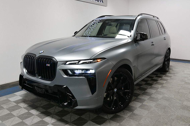 2023 BMW X7 M60i