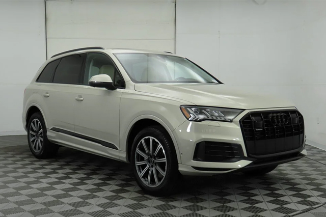 2023 Audi Q7 45 Premium Plus
