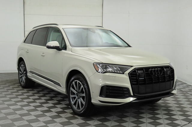 2023 Audi Q7 45 Premium Plus