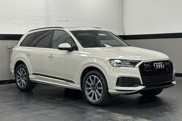 2024 Audi Q7 45 Premium Plus