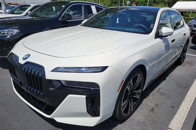 2024 BMW 750e xDrive Sedan