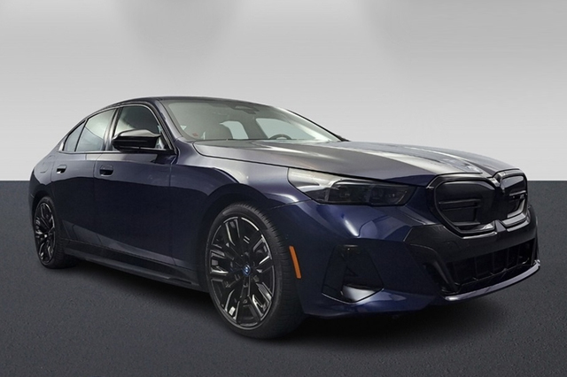 2024 BMW i5 M60 w Premium Pkg