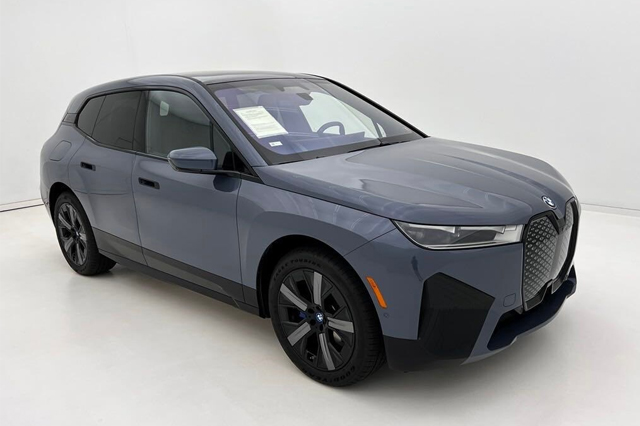 2025 BMW iX xDrive50