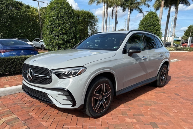 2025 Mercedes-Benz GLC 300